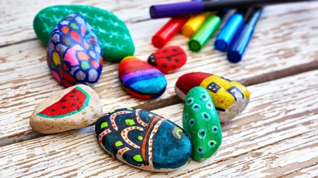 collecte galets peints