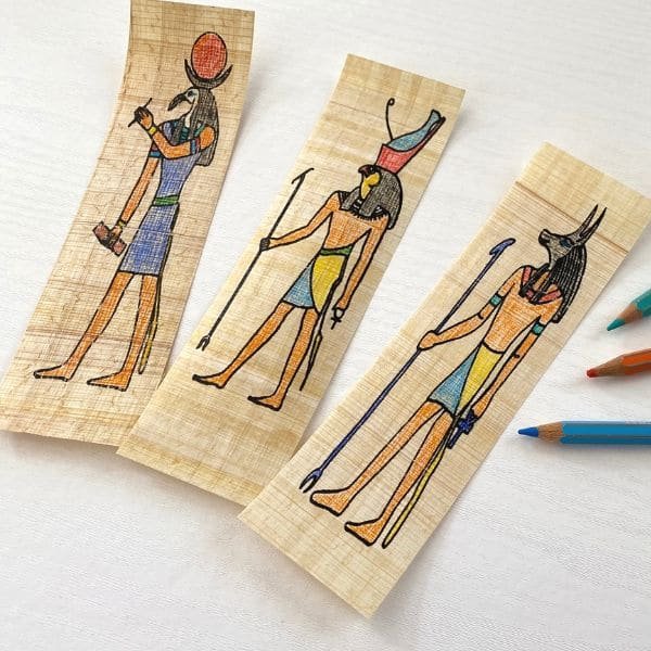 kit papyrus decorer enfant avec dieux égyptiens coloriés au crayon de couleur